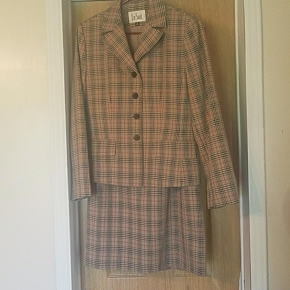 Women's dress suit 2 piece.